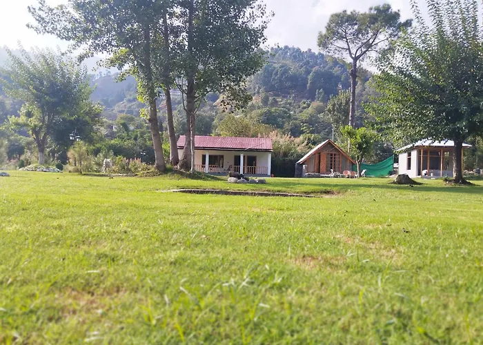 Country Club Balakot - Round Bed Cottage